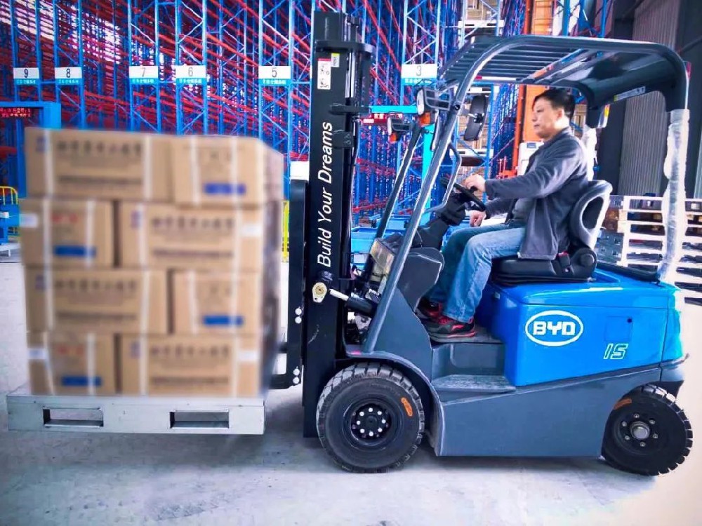 “智”在必行，比亞迪叉車打造“向上、向善”搬運新未來